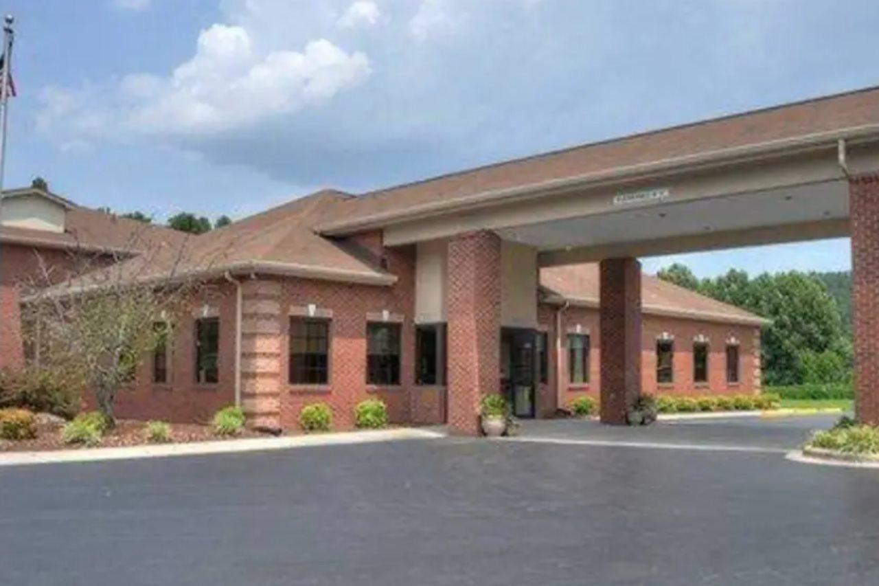 Comfort Inn Near Downtown & Blue Ridge Pkwy Marion Exterior photo