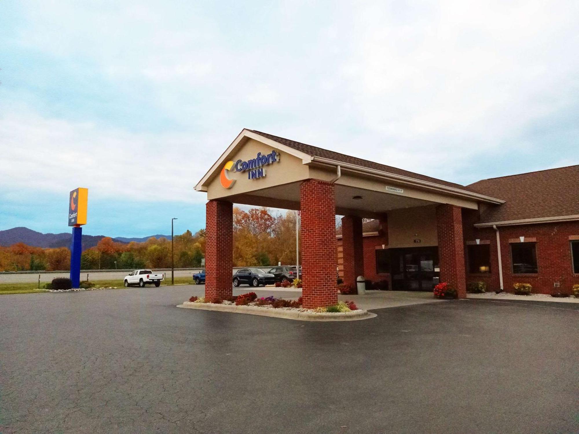 Comfort Inn Near Downtown & Blue Ridge Pkwy Marion Exterior photo